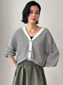 FRIFUL Damen Oversized Langarm Cardigan mit Knopfleiste und Streifenmuster, Herbst & Winter - Schwarz und Weiss - Übersicht 9