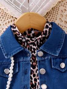 SHEIN Baby Girl Solid Color Front Buttoned Long Sleeve Denim Jacket + Leopard Printed Suspender Pants Set With Necktie - Multicolor - View 5