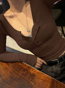 DAZY 女式 V 领长袖修身优雅甜美时尚紧身 T 恤秋季上衣 - 咖啡棕 - 查看 3