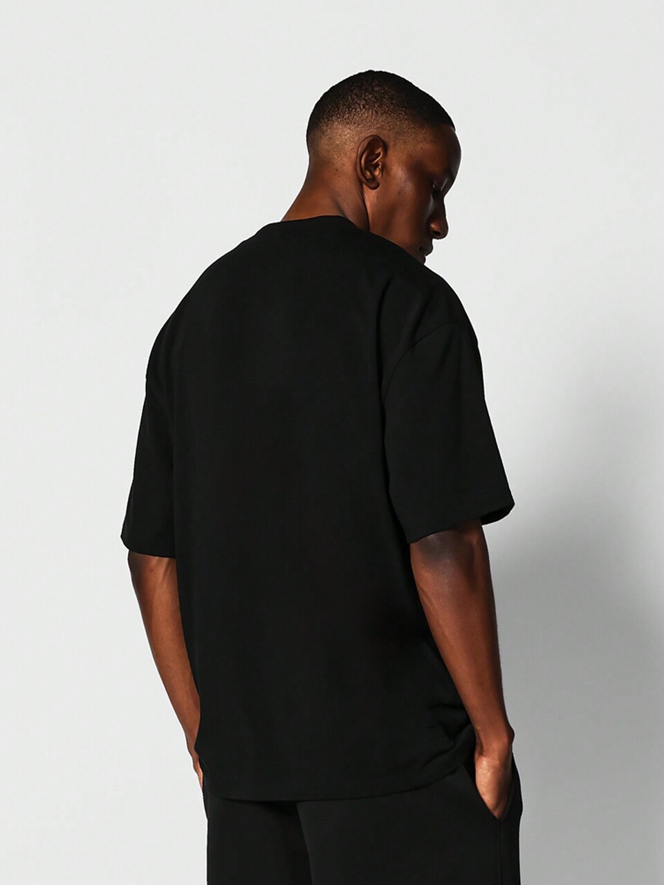 SUMWON T-shirt avec imprimé graphique de graffiti
