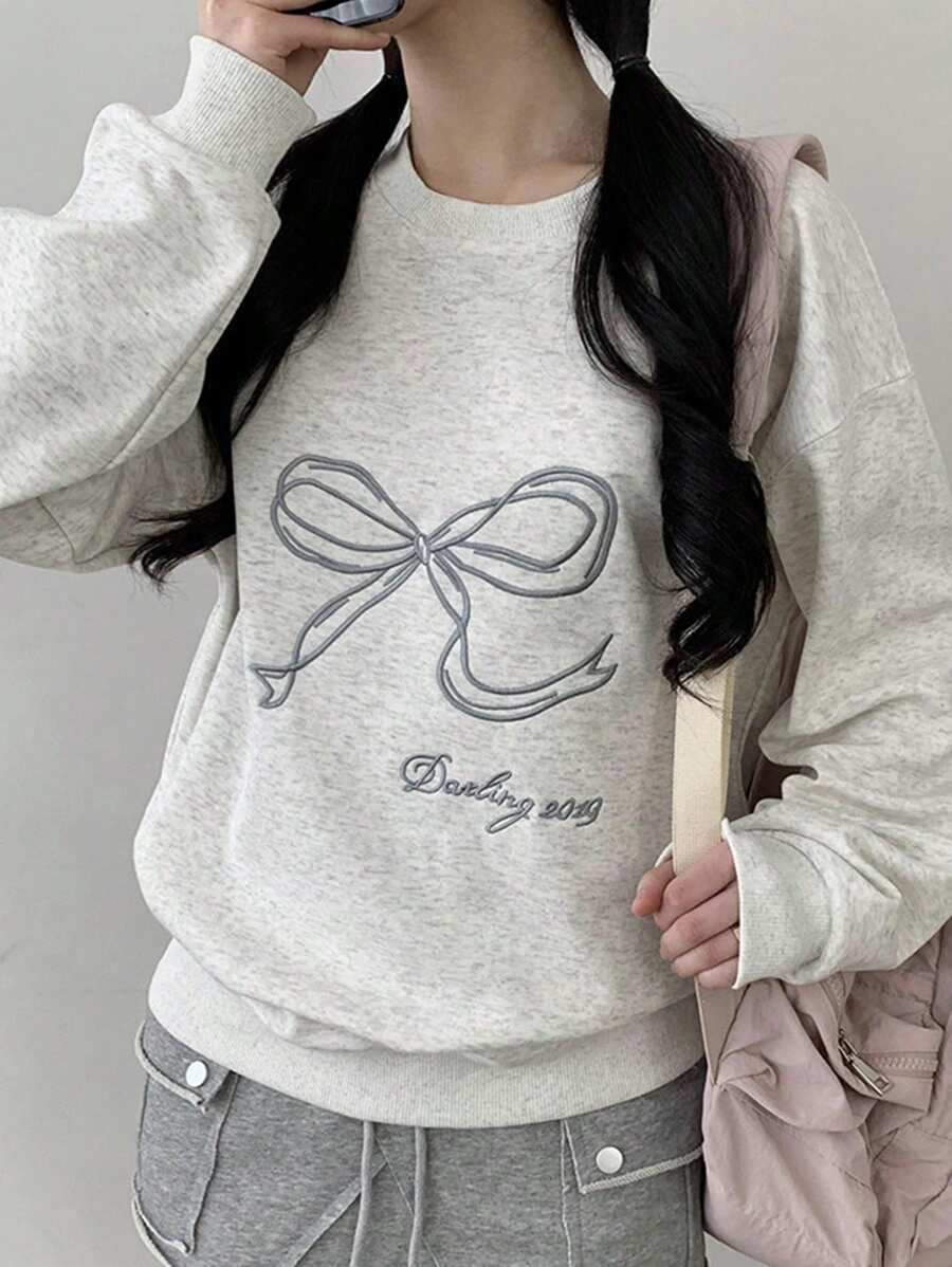 DAZY 女士休闲宽松蝴蝶刺绣运动衫，适合春秋季，长袖上衣，返校服，秋季女装