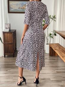 SHEIN Frenchy Robe longue froncée à imprimé léopard, col en V profond, manches courtes, mode pour femmes