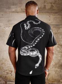 Manfinity Roughcore Camisa informal de manga corta de corte holgado con estampado de serpiente para hombres de talla grande