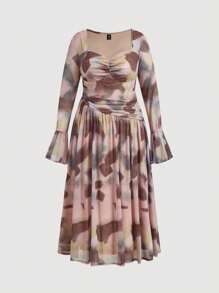 SHEIN MOD Große Größen Vintage Stil Batik Blumen Muster Gerafftes Kleid für Damen, Langarm - Verschiedenfarbig - Übersicht 1
