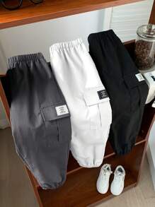 SHEIN 3 件装年轻男孩休闲运动街头风格宽松版型黑色抽绳裤、海军蓝抽绳裤和白色抽绳裤，适合春、夏、秋、冬季日常穿着、上学、旅行、运动 - 黑與白 - 查看 3