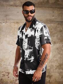 Manfinity LEGND Men's Plus Size Colorblock Print Short Sleeve Shirt - Black and White - View 7