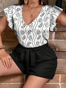 SHEIN LUNE 2 件大码休闲花卉印花盖袖衬衫和短裤套装 - 黑色 - 查看 3