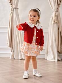 SHEIN Conjunto de vestido de manga larga con estampado floral y cuello Peter Pan, y cárdigan de botones bordados de manga larga para bebé niña - Rojo - Ver 3