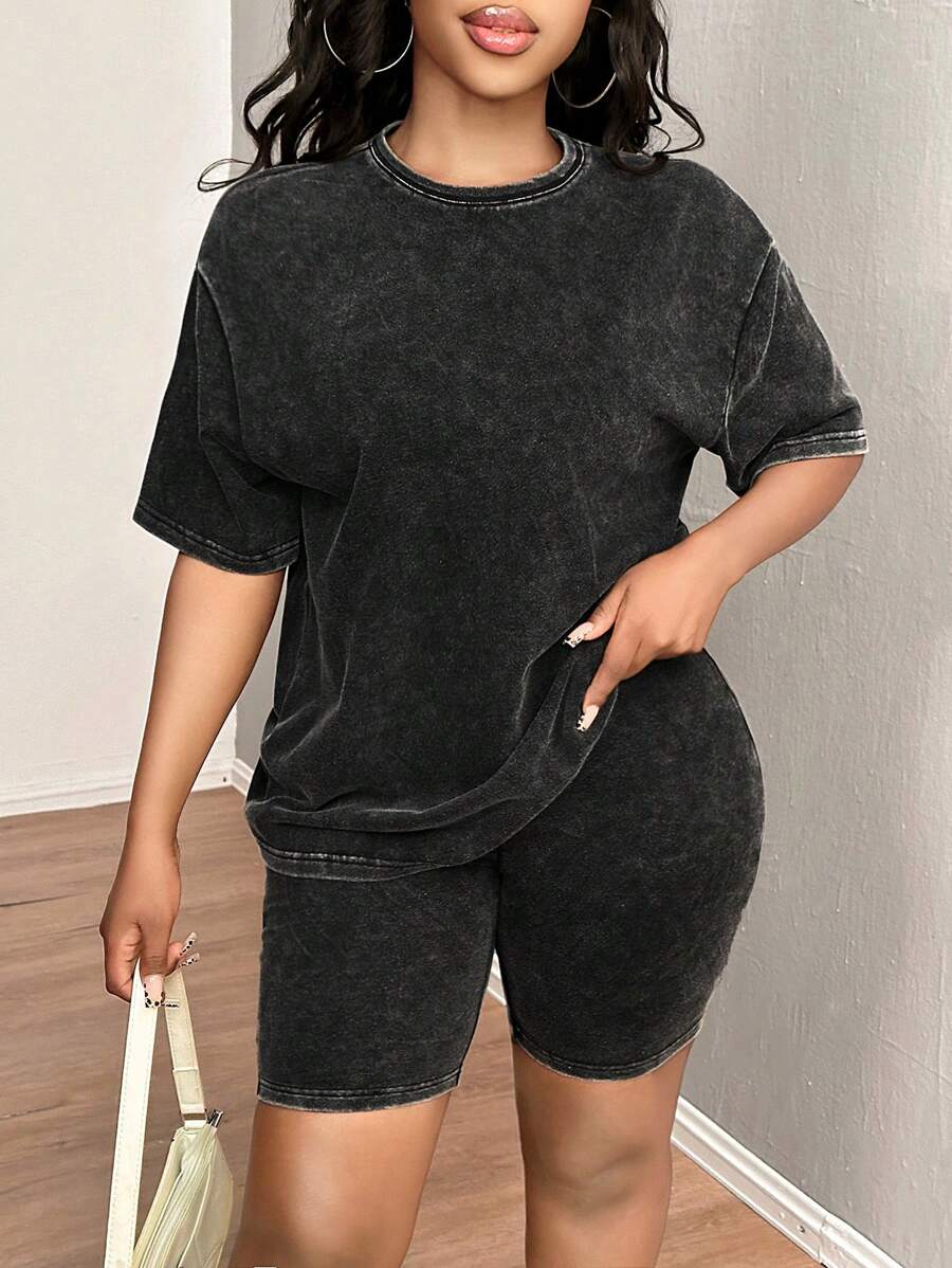 SHEIN SXY Bộ áo phông tay ngắn cổ tròn màu trơn cỡ lớn và quần short cho nữ - màu đen - Xem 1