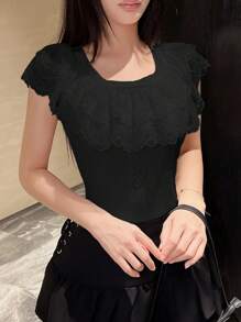 SHEIN Unity Áo thun nữ cổ tròn phối ren có tay loe hình sò thanh lịch - màu đen - Xem 1