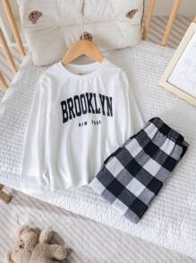 SHEIN 2 Stücke/Set Kleine Jungen Lässig Outfit mit Buchstaben Muster Top und karierter Hose als Hausanzug