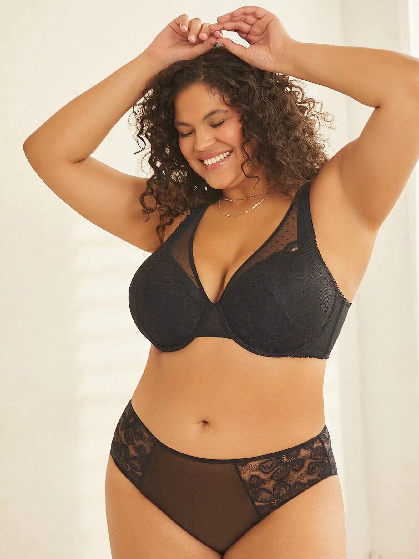 Plus Full Coverage Lace & Mesh Plunge Push-Up Bra