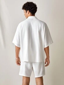 Manfinity RebelGame 2pcs/Set Men's Woven Casual Loose Solid Color Short Sleeve Shirt And Elastic Waist Shorts Set - White - View 2