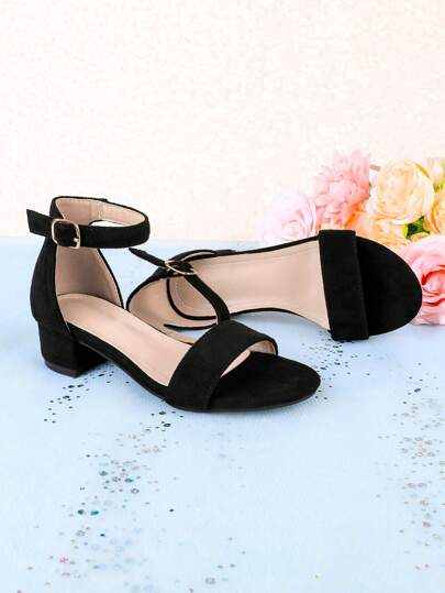 Summer Outdoor Party Dress Matched With Black Fashionable Classic High-Heeled Sandals For Children