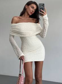 Aloruh Vestido mini ajustado de manga larga semitransparente con hombros descubiertos, color albaricoque, de tela texturizada para citas románticas y vacaciones - Albaricoque - Ver 2
