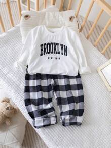 SHEIN 2 Stücke/Set Kleine Jungen Lässig Outfit mit Buchstaben Muster Top und karierter Hose als Hausanzug