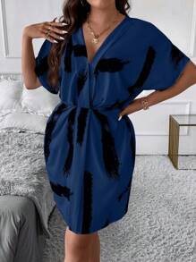 SHEIN Clasi Đầm thường ngày tay cánh dơi cổ chữ V in họa tiết cọ vẽ cỡ lớn cho nữ mùa thu - Màu xanh hải quân - Xem 3