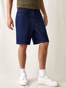Manfinity Hypemode 男士深蓝色宽松牛仔短裤、牛仔短裤 - 深色水洗藍 - 查看 4
