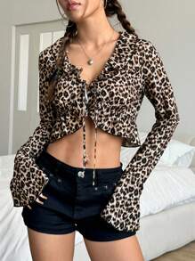 SHEIN Unity Camisa con cuello y mangas acampanadas con estampado de leopardo y diseño de bajo con volantes - Multicolor - Ver 6