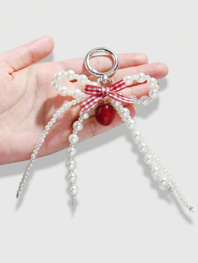 Kawaii حبة مفتاح بشكل كرز مصنوعة من اللؤلؤ الاصطناعي باللون الأحمر المخطط و مزينة بشريط اللؤلؤ الاصطناعي المزين بنمط كوري بسيط وجذاب، ملحق حقيبة مفاتيح