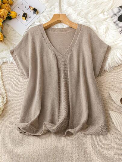 SHEIN Clasi Plus Size Women Solid V-Neck Batwing Short Sleeve Casual Knit Top
