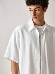 Manfinity RebelGame 2pcs/Set Men's Woven Casual Loose Solid Color Short Sleeve Shirt And Elastic Waist Shorts Set - White - View 4
