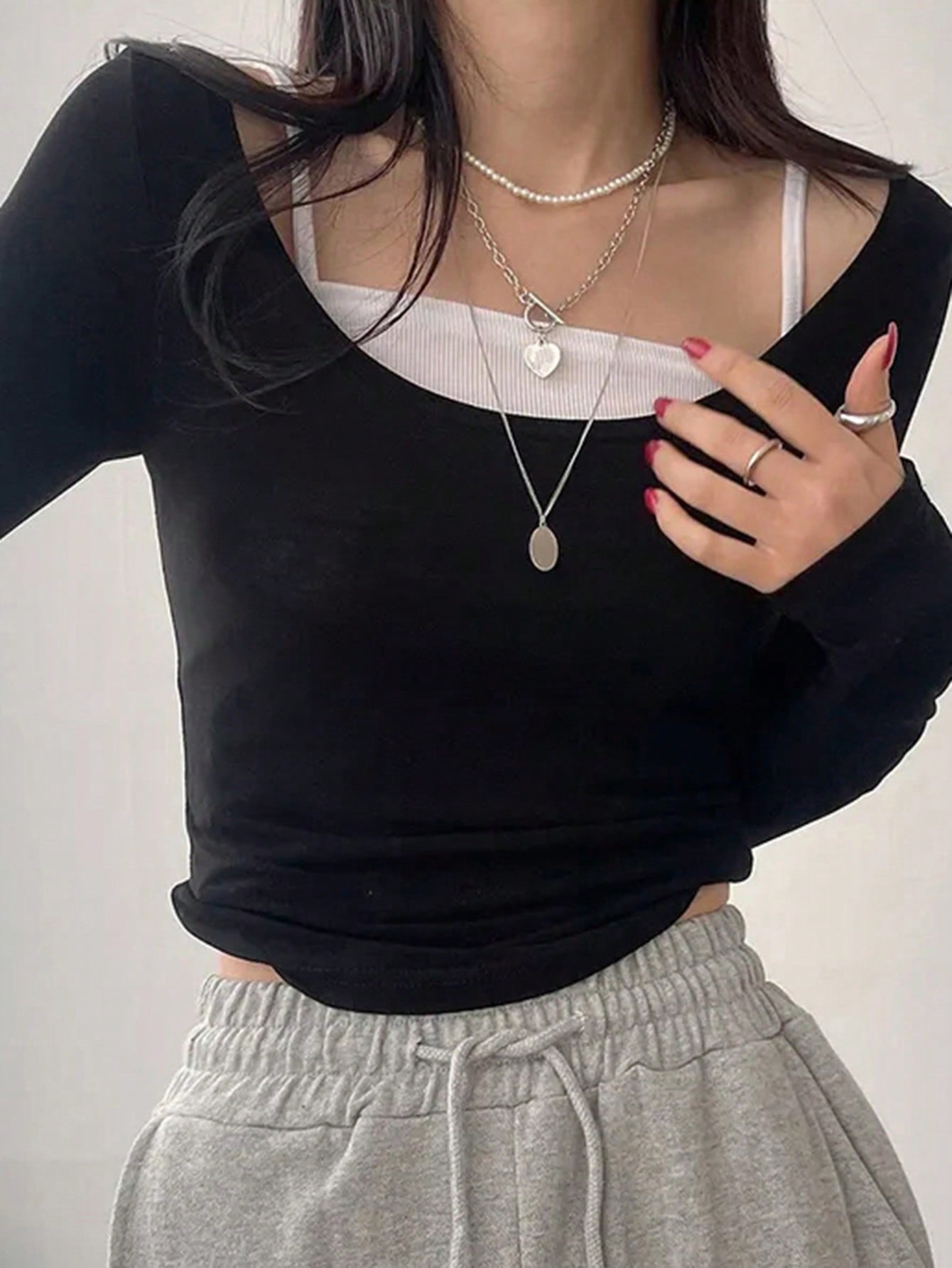 Neckline