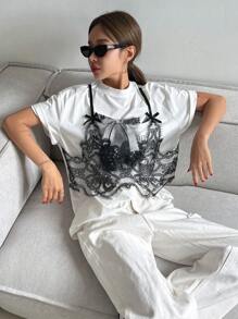 DAZY Áo thun hở vai họa tiết khẩu hiệu đơn giản, rộng rãi, thoải mái, họa tiết ren cho nữ mùa hè, áo phông họa tiết lễ hội - trắng - Xem 4