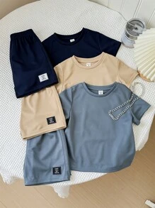 Conjunto de 3 piezas de ropa de verano para niño pequeño, con camiseta de cuello redondo con decoración metálica y pantalones cortos de 2 piezas en un estilo casual cómodo y atractivo, adecuado para juegos al aire libre, fotografía callejera, fiestas y tiempo libre