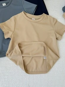 Conjunto de 3 piezas de ropa de verano para niño pequeño, con camiseta de cuello redondo con decoración metálica y pantalones cortos de 2 piezas en un estilo casual cómodo y atractivo, adecuado para juegos al aire libre, fotografía callejera, fiestas y tiempo libre