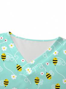 PopScrub Damen V-Ausschnitt Kurzarm Top mit Tasche und Allover-Muster mit Biene & Blumen Motiv, Pflege-Oberteile - Lichtblau - Übersicht 4
