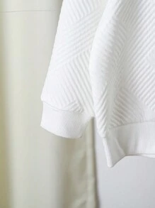 SHEIN Explorewe Bộ 2 chiếc/Bộ Áo nỉ Polo trắng và quần dài cho bé trai, Thích hợp cho bé trai 4-7 tuổi mặc vào mùa thu, xuân và đông, đặc biệt là cho các dịp đi chơi, đi học và thể thao. Bộ trang phục thể thao thường ngày hai lớp ấm áp này có thiết kế màu tương phản, thời trang và đa năng. Bé trai sẽ cảm thấy ấm áp và thoải mái khi mặc bộ này trong nhiều hoạt động khác nhau. Thích hợp cho vui chơi ngoài trời, đi học và thể thao. Bộ thể thao và thường ngày cho bé trai này là sự lựa chọn thiết thực và phong cách, cho phép bé thể hiện sự tự tin và sức sống trong các dịp khác nhau. - trắng - Xem 9