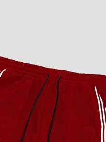 Manfinity Campus Court 男士宽松标语图案抽绳腰运动裤，适合狂欢