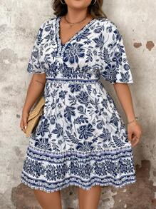 SHEIN Holidaya Plus Size V-Neck Short Sleeve Allover Print Casual Elegant Dress