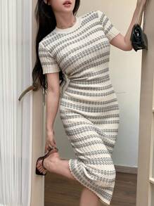 DAZY 女士春夏休闲菱形格子短袖修身毛衣裙、秋装、返校服 - 黑色 - 查看 1