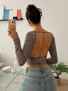 SHEIN EZwear Camiseta ajustada de manga larga y escote trasero con estampado de leopardo, top de moda de otoño para mujer