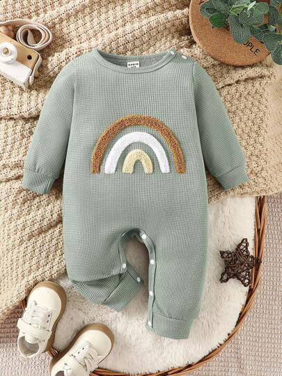 SHEIN 1件套男婴卡通刺绣纯色长袖连体衣，温暖舒适的休闲连体衣，适合男婴秋、春、冬季穿着。无论是上学还是居家，男婴都可以穿着这款连体衣。让男婴在秋、春、冬季保持时尚舒适。这款连体衣百搭耐穿，适合男婴日常生活中的各种场合。