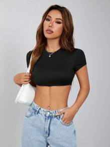 SHEIN PETITE 休闲简约纯色圆领短款修身女式 T 恤，黑色短款上衣 - 黑色 - 查看 7