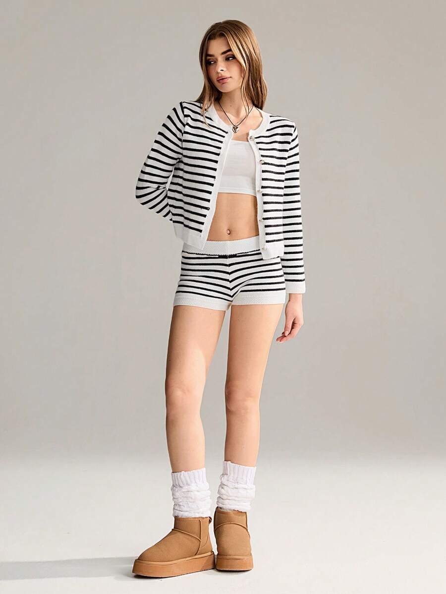 SHEIN Unity 2 件套条纹圆领针织开衫和超短条纹针织短裤休闲家居服套装 - 黑與白 - 查看 1
