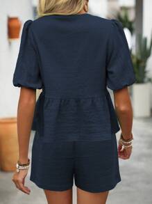 SHEIN LUNE Conjunto de parte superior plisada de cuello redondo con cordón y manga corta y pantalones cortos casuales para mujer