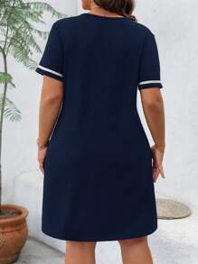 SHEIN LUNE Sukienka dzianinowa w dużym rozmiarze, modna, swobodna, z dekoltem w serek i kontrastową taśmą, na lato - Granatowy - Zobacz 2