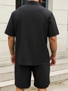 Manfinity Homme 2pcs Men's Button Down Crown Print Short Sleeve Shirt And Drawstring Fashion Shorts Set - Black - View 2