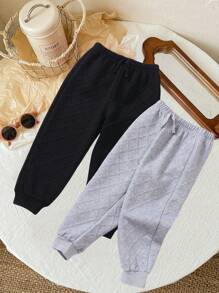 SHEIN 2 stuks Young Boy Diamond Textured Fabric Waistband Accent Design Pants Set. Casual Styling, Elastische Tailleband Voor Gemakkelijk Dragen, Goed Gemaakte Elastische Manchetten, Geschikt Voor Jongens Van 4-7 Om Te Combineren Met Tops/Jassen In De Lente, Herfst En Winter. Ideaal Voor Zelfverzekerde, Comfortabele Uitjes In Meerdere Seizoenen.