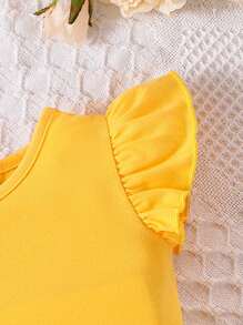 SHEIN Vintaside Kids Baby Girls' Cute Bee Print Cap Sleeve Summer Outfit, Comfortable For Outdoor Play Yellow Outfit For Baby Girlbaby Girl Yellow Outfitbaby Girl Summer Set