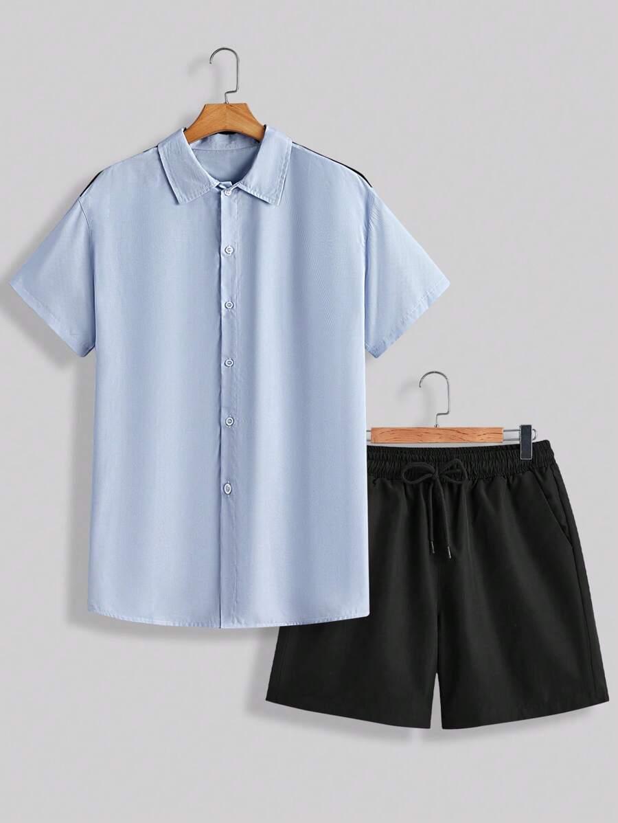 Manfinity Homme طقم قمصان وشورتات كاجوال برسم حرفي 2قطعة، قميص أكمام قصيرة بلون متباين، وشورت كاجوال للرجال - ازرق وابيض - مشاهدة 1