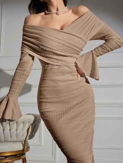 Modelyn 女士纯色露肩喇叭袖长款优雅紧身连衣裙，春夏长款晚礼服