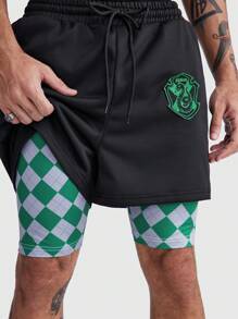 ROMWE MEN Harry Potter | ROMWE Quần short nam 2 trong 1 có dây rút ở eo có huy hiệu hình con rắn và họa tiết Argyle, trường học - Nhiều màu - Xem 2