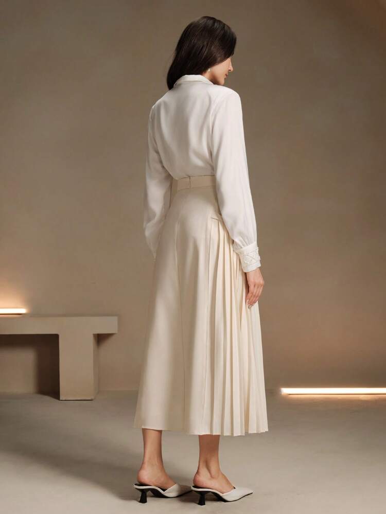 Women Mid-Rise A-Line Mid-Length Pleated Skirt With Decorative Buttons
