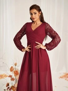 SHEIN Belle 勃艮第红女装浪漫优雅酒红色雪纺面料拼接水溶蕾丝面料，重叠V领，蕾丝长袖，松紧袖口，腰部侧绑带，A字下摆，适合婚礼活动万圣节伴娘礼服 - 酒紅色 - 查看 3