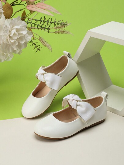 زوج جديد من الأحذية المسطحة الأنيقة والمريحة للبنات، أحذية أميرة بشريطة فراشة